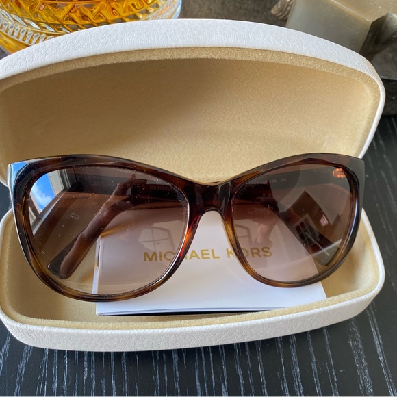 Michael Kors Gradient Sunglasses in Tortoise - Picture 7 of 8